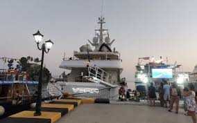 Maybe you would like to learn more about one of these? Sthn Parga O Dhmhtrhs Melissanidhs Me To Superyacht Toy Fwtografies The Indicator