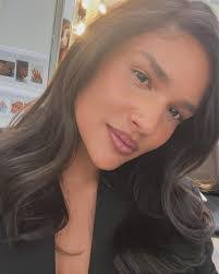 Carol Caputo's Instagram, Twitter & Facebook