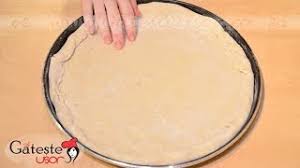 Aluatul nu trebuie să se lipească de mâini sau de bancul de lucru în momentul în care este gata. Reteta De Aluat De Pizza Italian Youtube