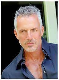 Pin By Josi Endres On Maduros Interesantes Older Mens Hairstyles Grey Hair Men Older Men Haircuts