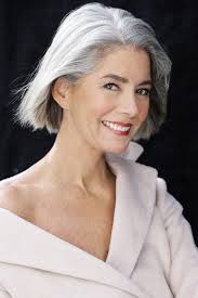 Trouvez la bonne coupe de cheveux. Cheveux Gris Blancs 12 Coiffures Et Coupes De Cheveux Taaora Blog Mode Tendances Looks