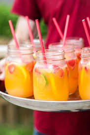 Voici Ma Recette De Sangria Blanche Aux Fraises Et Agrumes En Format Individuelle Punch Bowls Cocktails Bowl