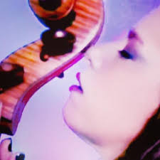 Now that's how you start the day! ❤️ Alumni from the National Youth  Orchestra surprised Global Academy students yesterday with a series of  string quartet flash mobs, filling classrooms and the atrium