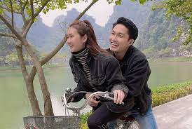 Đình tú vừa kết thúc vai trong hướng dương ngược nắng còn hương giang cũng vừa hoàn thành vai tuyết trong mùa hoa tìm lại. Chuyá»‡n Tinh Yeu Vá»›i Báº¡n Gai HÆ¡n Tuá»•i Cá»§a Tri Trong HÆ°á»›ng DÆ°Æ¡ng NgÆ°á»£c Náº¯ng Tin Tá»©c Má»›i Nháº¥t 24h Ä'á»c Bao Lao Ä'á»™ng Online Laodong Vn