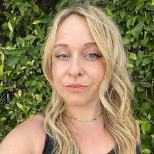 Eileen Gross's Instagram, Twitter & Facebook