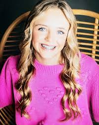 Cindy Godsey's Instagram, Twitter & Facebook