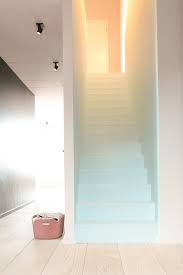 Treppenhaus In Hellblau Wandfarben Online Bestellen Auf Www Kolorat De In 2020 Wandfarbe Treppe Haus Haus Deko