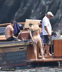 Gillian Anderson Nude While Removing Bikini On Holiday in Portofino Italy -  AZNude