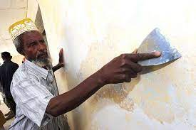 N'oubliez pas de laisser sécher avant de reboucher d'éventuels trous et fissures. Comment Preparer Un Mur Avant Peinture