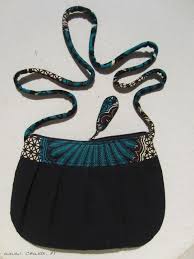 Sac Plisse Wax Tissu Motif Africain Bleu Chocolat Et Noir Envoi 0 Sacs Bandouliere Par Cewax Tous Les A Mode Tribale Mode De Motifs Africains Idee Couture