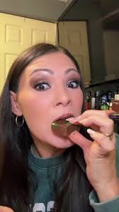 Why are they soooo good??!!! #pistachiochocolate #viralchocolatebar  #pistachiobar