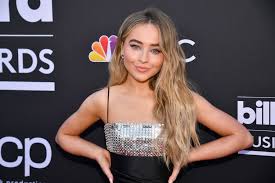 Take a look at her dating timeline to find out about her boyfriend in 2017. Sabrina Carpenter Bio Age Family Boyfriend Height Movies