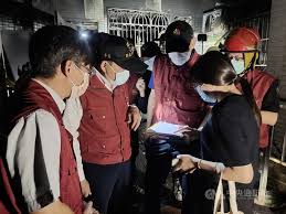 八條壽司原是位在鶯歌街上的路邊攤，走的是親民但 cp 質高的日本料理，沒想到開業後客戶源源不絕，一個介紹一個 ，因無法容納大排長龍的用餐客戶 ，進而開立第一家旗艦店「八條壽司三峽店」；又因大受客戶歡迎，店內面積更是繼續況大，每到用餐時間客戶絡繹不絕，紛紛湧入店內。 T0ghnctnztrpgm