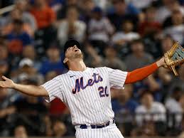 Bill, amanda, and nora opine on the fundamental flaws of the show and whether there are any story lines left that we should care about. Mets And Yankees Trade Rumors Nba Draft Preview And Melinda Clarke The Ringer