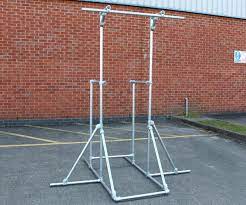 Notre équipe passionnée de musculation a conçu cette chaise romaine pour vous permettre de réaliser vos exercices en poids de corps, quel que soit votre niveau. Chaise Romaine Barres De Tractions Et Dips Assemblage Direct