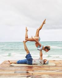 Rencontre Avec Les Bonnes Personnes Couples Yoga Poses Partner Yoga Poses Couples Yoga