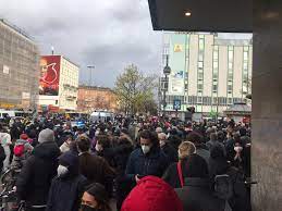 Der #hermannplatz ist voll, demo nach dem mietendeckelurteil. Rbb 24 On Twitter Am Hermannplatz In Berlin Sammeln Sich Aktuell Hunderte Menschen Um Gegen Die Entscheidung Zum Mietendeckel Zu Demonstrieren Https T Co Yqhcqb3zqm