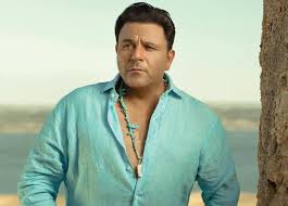 اتولدت يوم 8 فبراير 1931 فى الحلميه الجديده فى حى عابدين فى القاهره فى مصر ، اسمها الأصلى فاطمة احمد كمال شاكر واسم الدلع (فتوش) ابوها المهندس الزراعى كمال. Ù‚Ø±Ø§Ø¡ ÙÙŠ Ø§Ù„ÙÙ† ÙŠØ®ØªØ§Ø±ÙˆÙ† Ø­ÙŠØ±Ø§Ù† Ø£ÙØ¶Ù„ Ø£Ù„Ø¨ÙˆÙ…Ø§Øª Ù…Ø­Ù…Ø¯ ÙØ¤Ø§Ø¯ Ø®Ø¨Ø± ÙÙŠ Ø§Ù„ÙÙ†