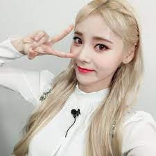 Jinsoul 171106 Fact In Star Hair Icon Odd Eyes Blonde Selfies