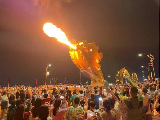 lịch cầu Rồng phun lửa