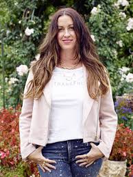 Alanis Morissette Savors The Moment Happy Photos Live Happy Alanis Morissette