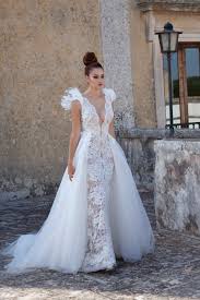 Vieni a scoprire la nostra collezione di abiti da sposa 2021 fuga d'amore, presso l'atelier di abiti da sposa benedetta laboratorio moda a palermo. Moda Bridal 2021 Migliori Abiti Da Sposa Trasformabili