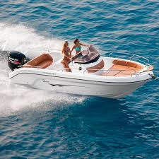 Ranieri voyager 19s ist das ideale boot für diejenigen, die etwas mehr suchen: Aussenborder Konsolenboot Voyager 23 S Ranieri Mittelkonsole Wasserski Max 8 Personen