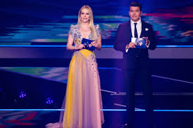 This is chantal janzen, probably the most famous woman in the netherlands. Wauw Chantal Janzen Onthult Tweede Finale Jurk Shownieuws