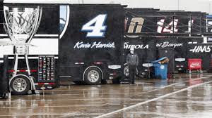 A nascar race goes for the advertised distance, unless the race is under caution at that time and then it goes into extra laps. Nascar Cup Race In Charlotte Pushed Back A Day Due To Rain