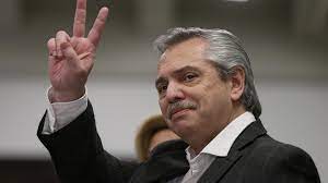 This wednesday, in an extensive interview, alberto fernandez talked about his relationship with the vice president cristina kirchner, of whom he referred in a curious way: Who Is Alberto Fernandez A Look At The Man Leading The Race To Be Argentina S Next President Euronews
