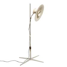 * puede ser que el cable de este artículo sea el original y podría necesitar ser reemplazado, si no se especifica lo contrario. Mid Century Modern Danish White Floor Lamp On A Chrome Stand 1960s 154522