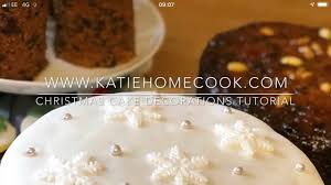 How are you going to decorate your christmas cake? Quick Easy Christmas Cake Decorating Idea Youtube