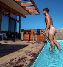 This Hunk Exposes Himself with his Impressive Cock - Incredible!