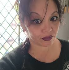 Feeding crows peanuts and their preferences