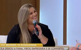 Por dinheiro, relembra Vivi Brunieri ao falar de filmes adultos Jornal  MEIA HORA - Que Isso Gordinho