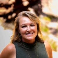 Kari Milton's Instagram, Twitter & Facebook