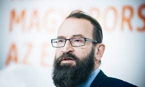 József szájer (ga) politico ungherese (it); Micsoda Veletlen Epp Ott Volt Egy Tevestab Amikor Szajer Jozsefet Igazoltattak A Rendorok Brusszelben Pestisracok