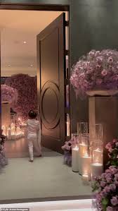 Send dad a beautiful flower bouquet or arrangement this year that will tell him how much you love him! Kylie Jenner Went Wild With Flowers For Travis Scott S Over The Top Father S Day Celebration Aktuelle Boulevard Nachrichten Und Fotogalerien Zu Stars Sternchen