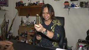 Ada yang menyatakan tuah di dalamnya adalah untuk kekayaan dan kerezekian. Koleksi Keris Pusaka Ki Prana Lewu Youtube