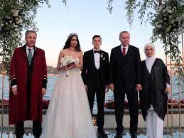 Maybe you would like to learn more about one of these? Grunen Politiker Cem Ozdemir Werbeplattform Fur Einen Diktator Kritik An Mesut Ozil Wegen Erdogan Svz De