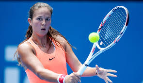 Дебютный трофей уровня wta касаткина завоевала в 2017 году на турнире в чарльстоне. Daria Kasatkina Fuhrt Eine Hubsche Tradition In Charleston Fort