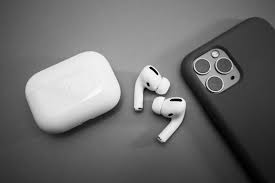 Reviews Of The Top 5 Airpods Pro Cases In 2020 Which One Is The Best For You Esr Blog
