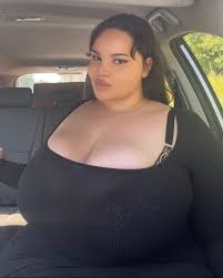 Mia Saaoud (@miaa.saaoud) • Instagram photos and videos