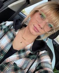 Hello! Please let me know if this post is not allowed. I'm from Australia,  and am looking for an old friend who is originally from Ireland, moved to  Australia, and moved back