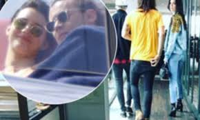 Harry styles had in mind the title of angel kendall jenner. Kendall Jenner And One Direction S Harry Styles Spotted Shopping Together In La Daily Mail Online