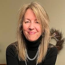 Elsa Deluca's Instagram, Twitter & Facebook