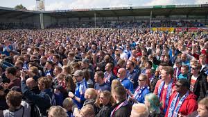 Alle aktuellen news zum thema holstein kiel sowie bilder, videos und infos zu holstein. Holstein Kiel Aufstieg 2017 2 Liga Youtube