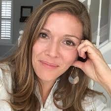 Lisa Dion's Instagram, Twitter & Facebook