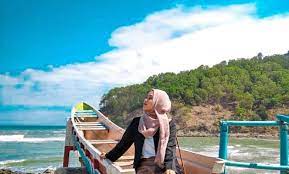 Maybe you would like to learn more about one of these? Pantai Karang Bolong Kebumen Lokasi Rute Dan Harga Tiket Yanacircle Com