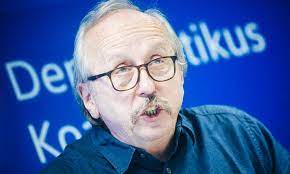 Dagad niedermüller péter rasszista botránya. Masfel Evig Kinozta A Zeneiskolas Gyerekeket Niedermuller Es Most Meg Van Magaval Elegedve Pestisracok